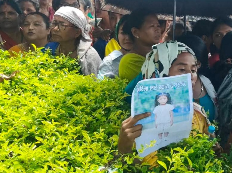 सिमरा घटना : बालिका हत्याको विरोधमा प्रदर्शन उग्र, इलाका प्रहरी कार्यालय घेराउ