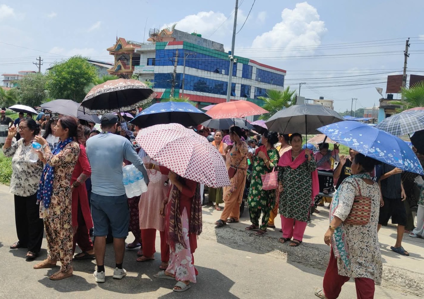 सिमरा घटना : बालिका हत्याको विरोधमा प्रदर्शन उग्र, इलाका प्रहरी कार्यालय घेराउ