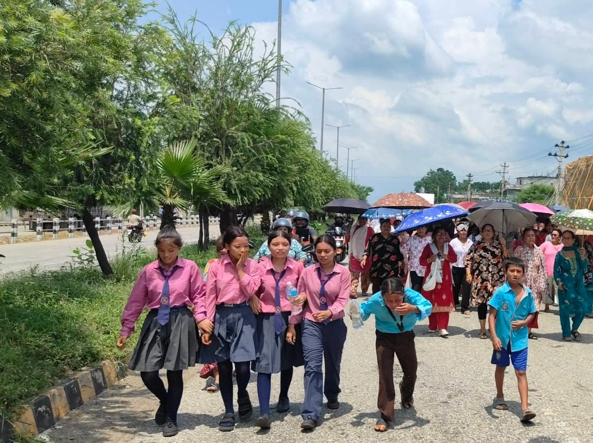 सिमरा घटना : बालिका हत्याको विरोधमा प्रदर्शन उग्र, इलाका प्रहरी कार्यालय घेराउ