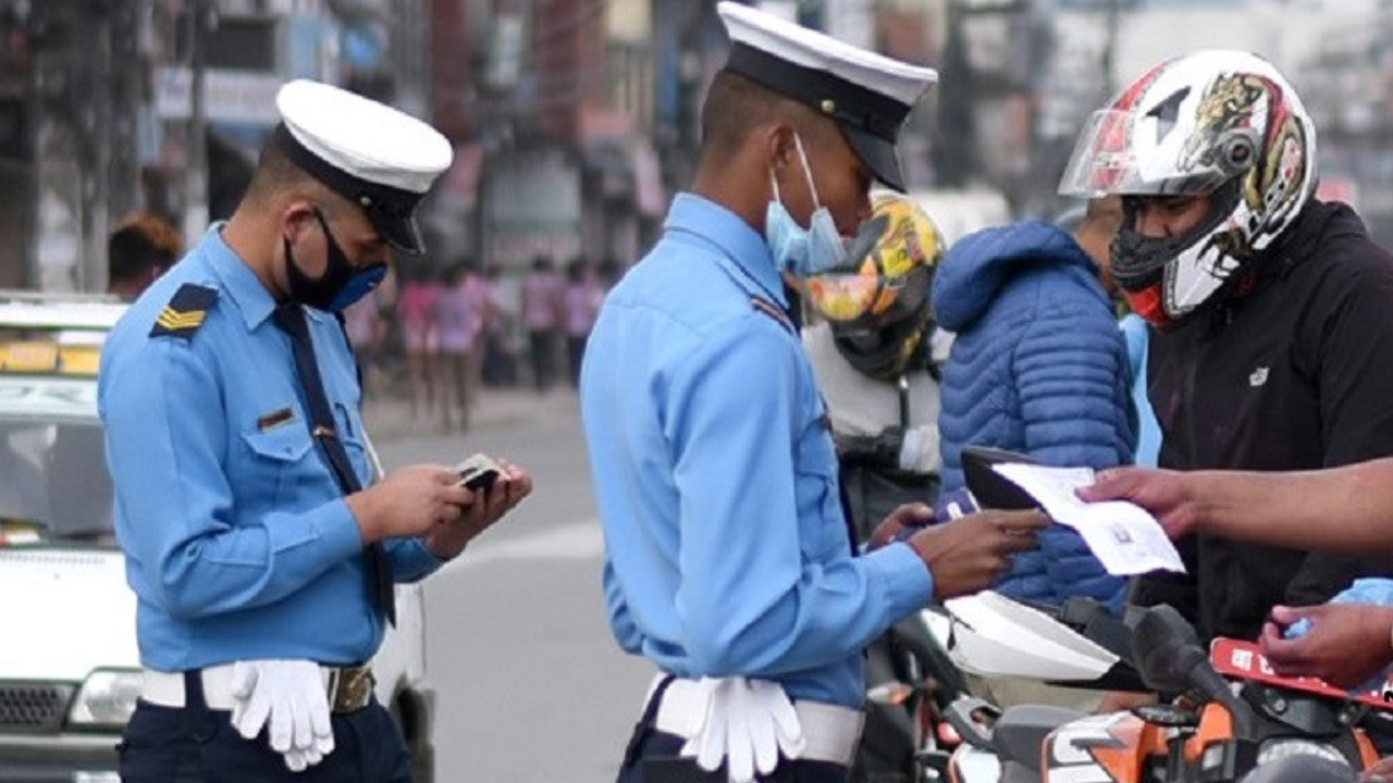 २४ घण्टामा ट्राफिक प्रहरीले गर्यो ६२१ जनालाई कारबाही