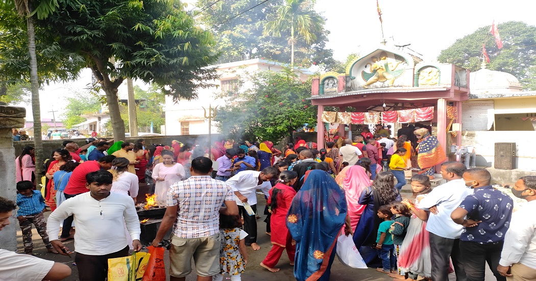 बडादशैंको रौनक : ऐतिहासिक पाल्ही भगवती मन्दिरमा भक्तजनको घुइँचो